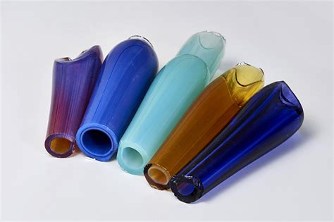 We are importers and wholesalers of high quality 33 expansion borosilicate artistic glass products. . Ust glass